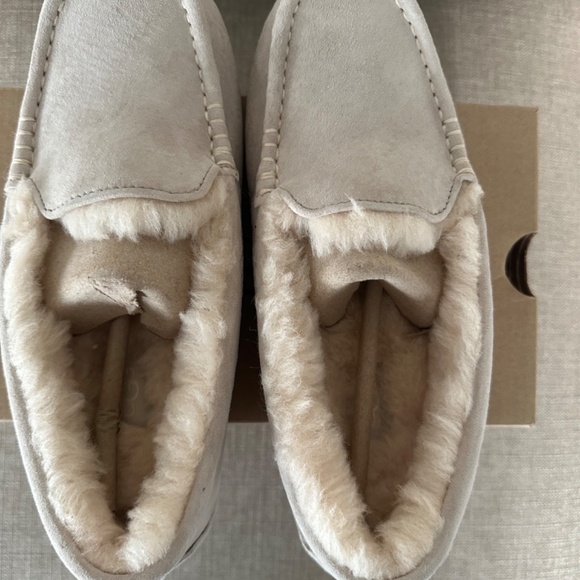 UGG Ansley Shoes Brand New In Box - Picture 2 of 8